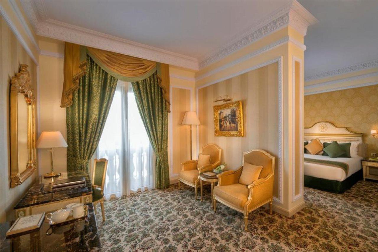 Royal Rose Abu Dhabi, A Curio Collection By Hilton Affiliated Hotel Exterior photo A suite at the hotel