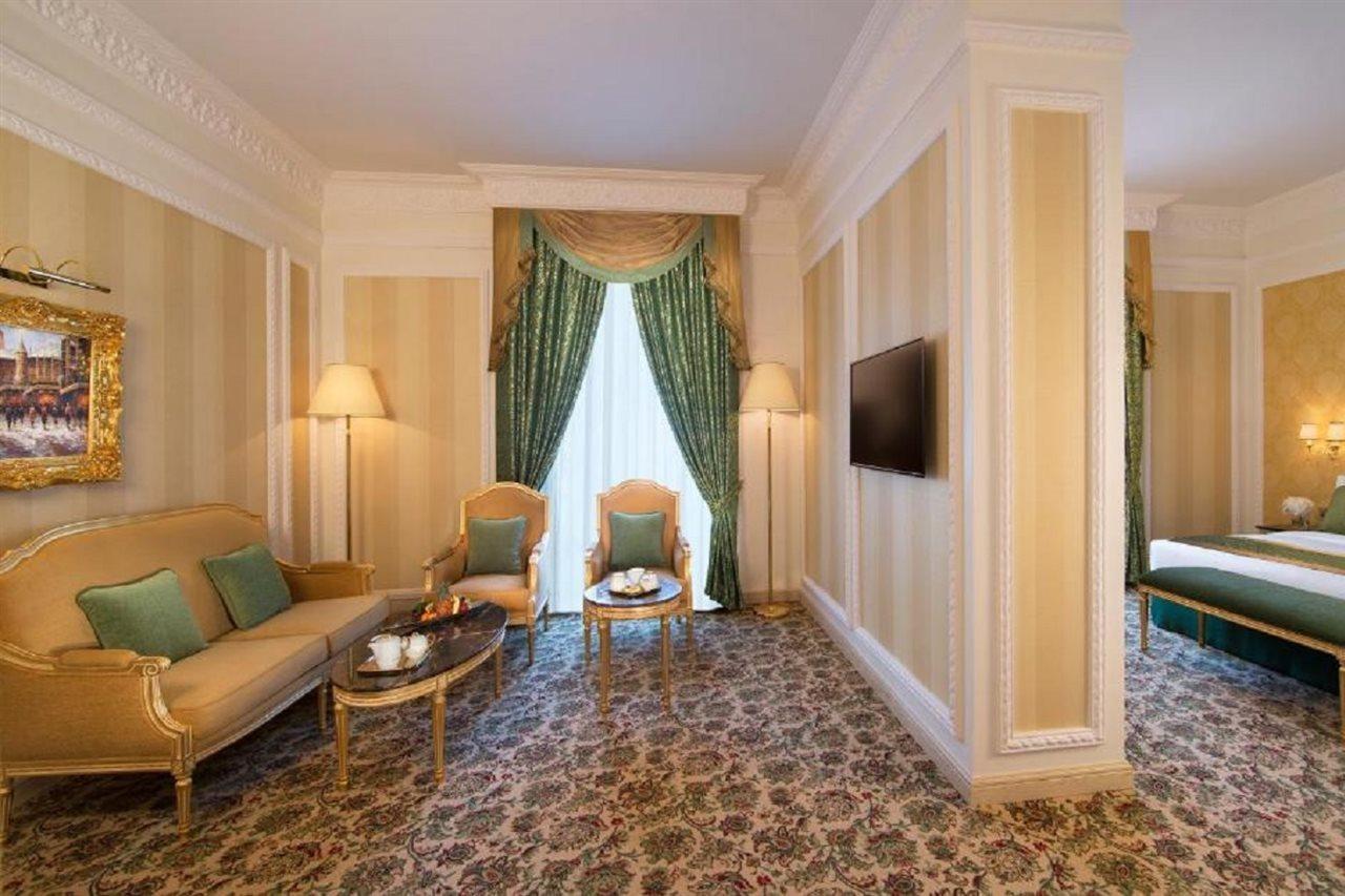 Royal Rose Abu Dhabi, A Curio Collection By Hilton Affiliated Hotel Exterior photo Suite