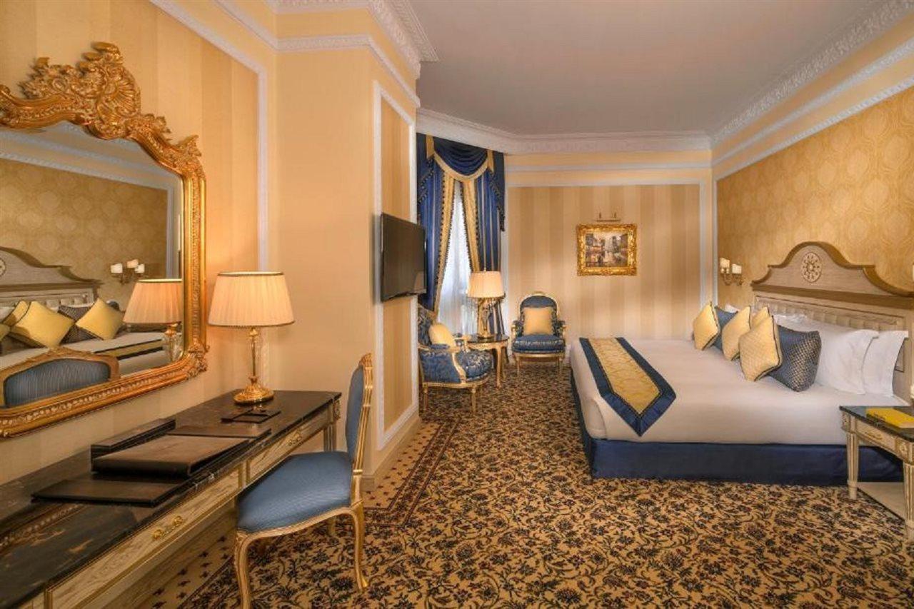 Royal Rose Abu Dhabi, A Curio Collection By Hilton Affiliated Hotel Exterior photo A room at the hotel