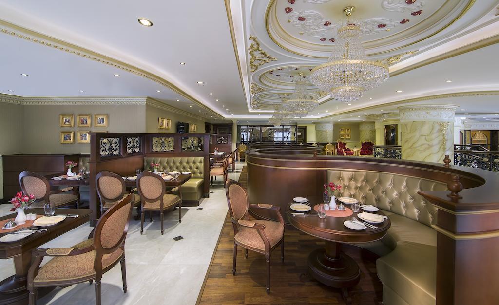 Royal Rose Abu Dhabi, A Curio Collection By Hilton Affiliated Hotel Exterior photo The interior of the restaurant
