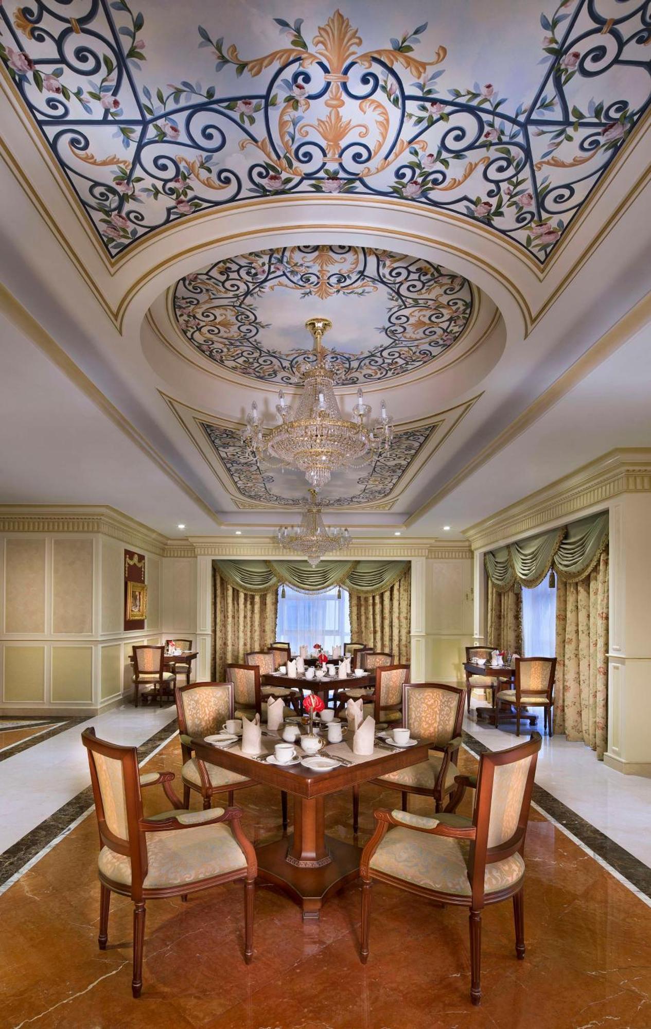 Royal Rose Abu Dhabi, A Curio Collection By Hilton Affiliated Hotel Exterior photo The restaurant