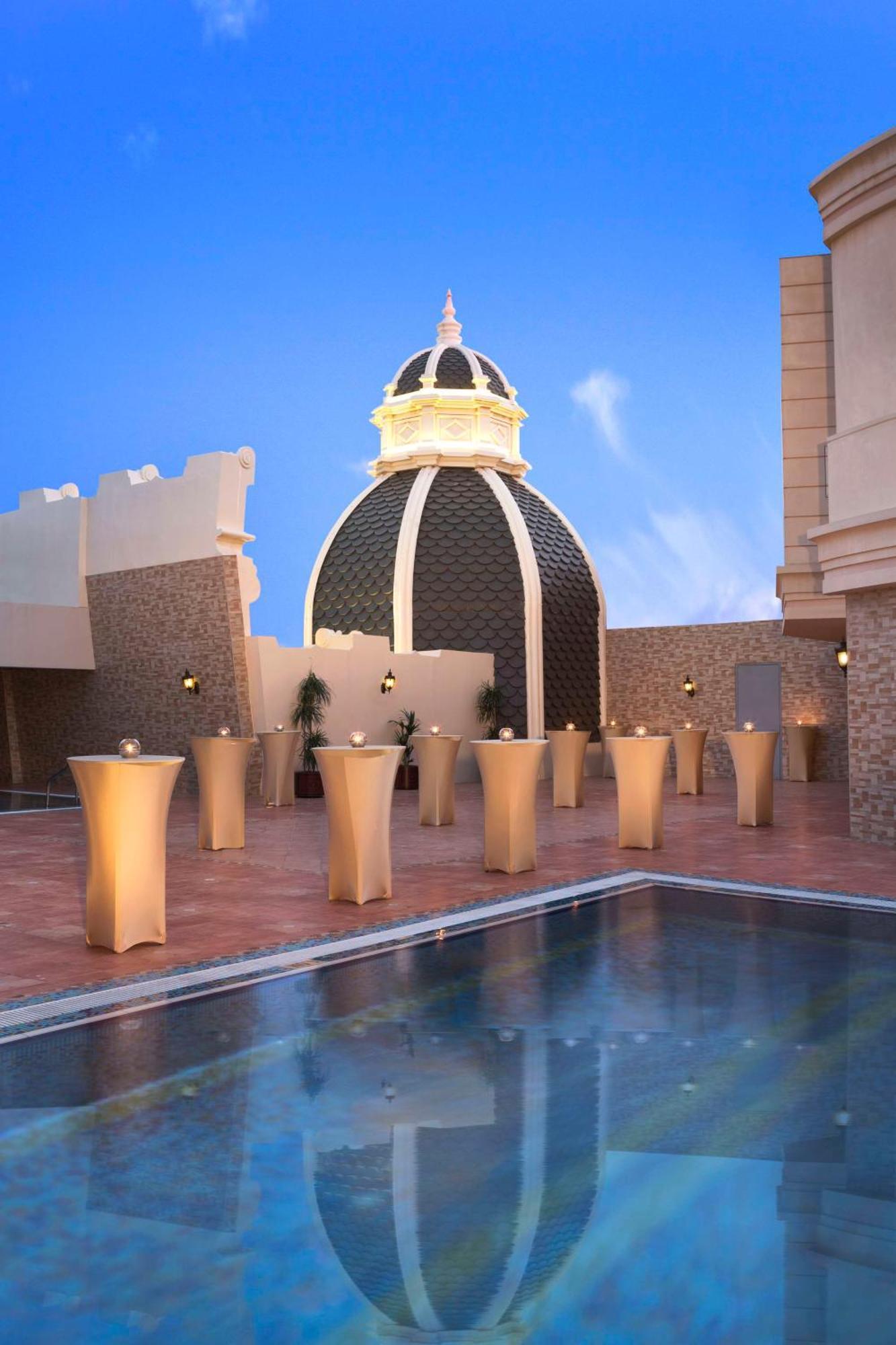 Royal Rose Abu Dhabi, A Curio Collection By Hilton Affiliated Hotel Exterior photo The pool at the hotel