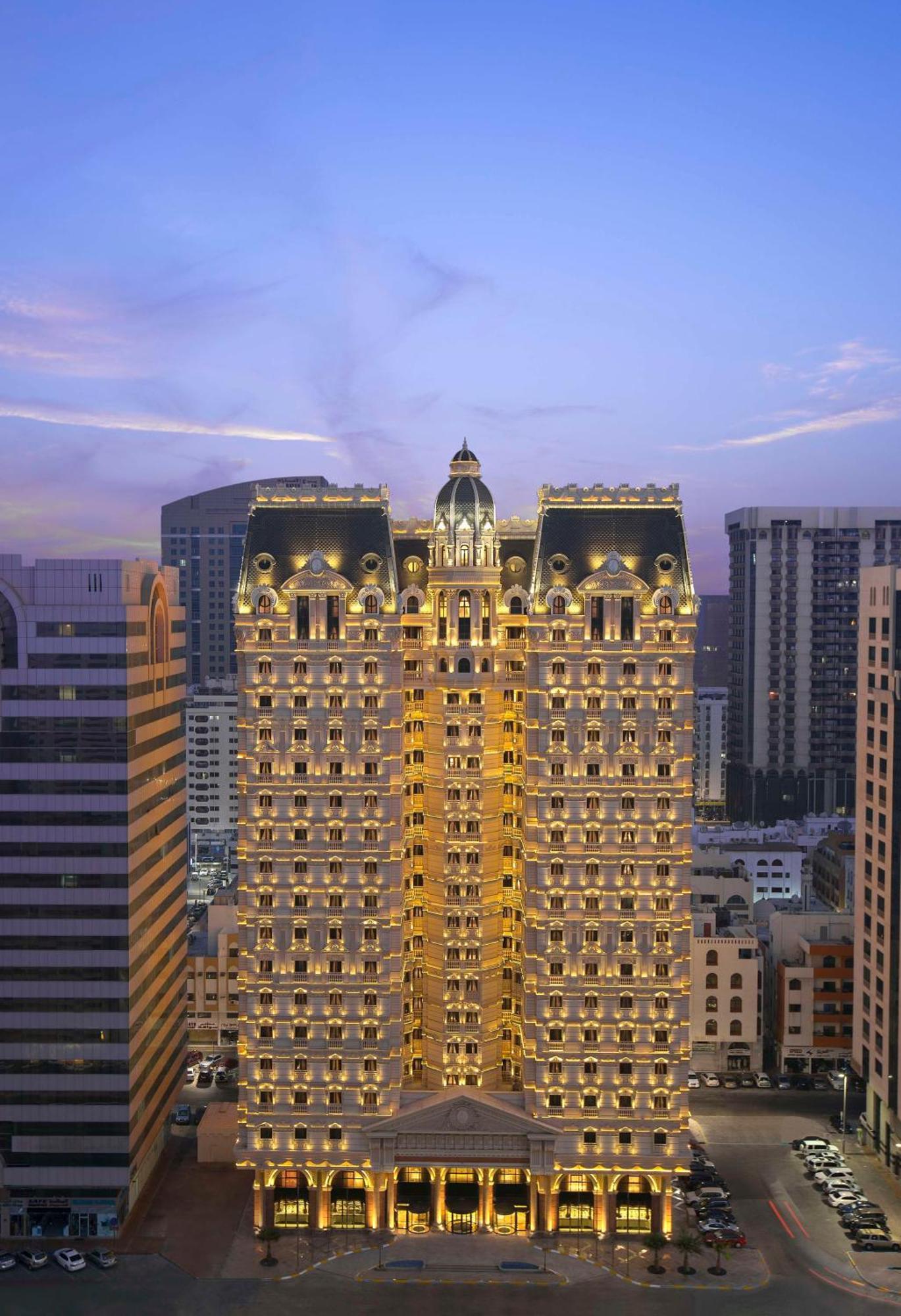 Royal Rose Abu Dhabi, A Curio Collection By Hilton Affiliated Hotel Exterior photo The E&O 88