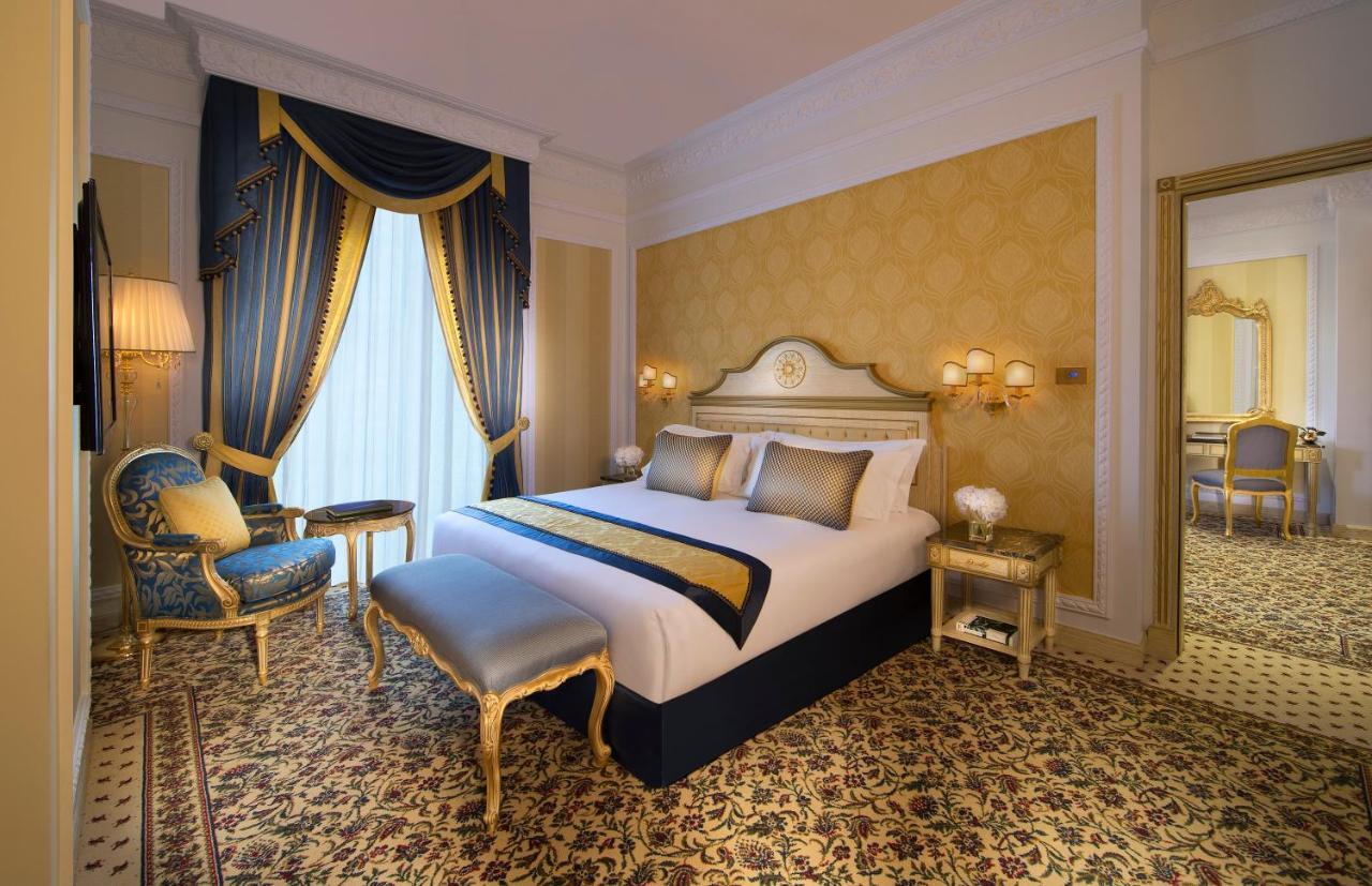 Royal Rose Abu Dhabi, A Curio Collection By Hilton Affiliated Hotel Room photo A bedroom at the Emirates Palace